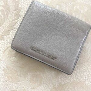 Michael Kors Jet Set Medium Pebbled Leather Card Case Wallet: Pearl Grey